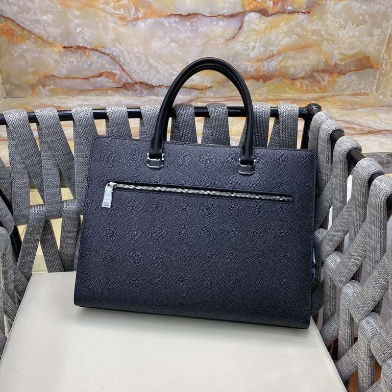 PRADA-Prada latest men's briefcase   made of calfskin leather Leather is soft and feels superb Configuration password   Practical Details exquisite workmanship High-end atmospheric upscale Casual and generous High-qualit