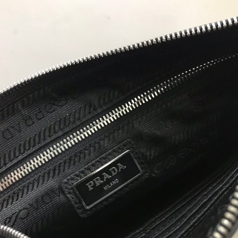 Top original single Prada men's casual handheld sandwich bag, with 6 card positions, the inner pocket is reasonable and practical space. Imported head layer cowhide, original plate hardware, YKK zipper super lubrication,