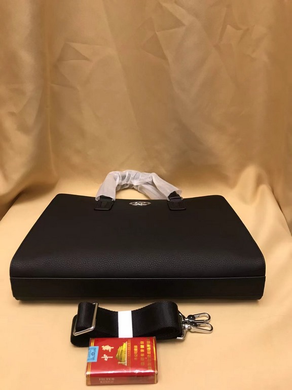 Out of the shipment [Heyha] PRADA Prada. Briefcase Genuine YKK hardware, get your hands on you understand how good Italy    imported brushed cowhide (market exclusivity), removable shoulder strap, the size of the body ca