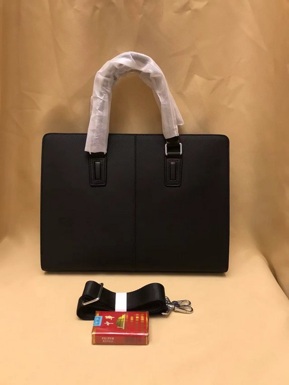 Out of the shipment [Heyha] PRADA Prada. Briefcase Genuine YKK hardware, get your hands on you understand how good Italy    imported brushed cowhide (market exclusivity), removable shoulder strap, the size of the body ca