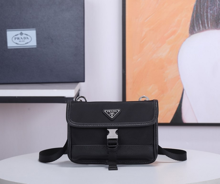 The new mini messenger bag with original box is shipped out  2ZH108   !The mini messenger bag shape is super unique and definitely worth getting for the small bag trend that's super popular right now! And it has an inexp