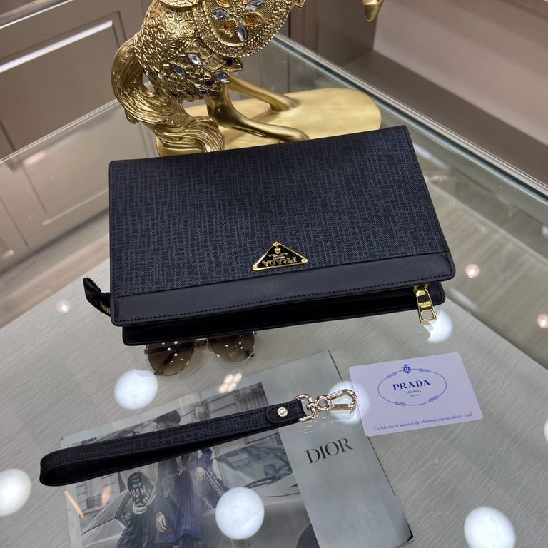 PRADA Prada new clutch bag, fashionable style, high end gas! Using the first layer of imported leather cattle, semi-stereotypes design, pardr hardware mark decoration [color] home travel must-have products  Model 6605-7S