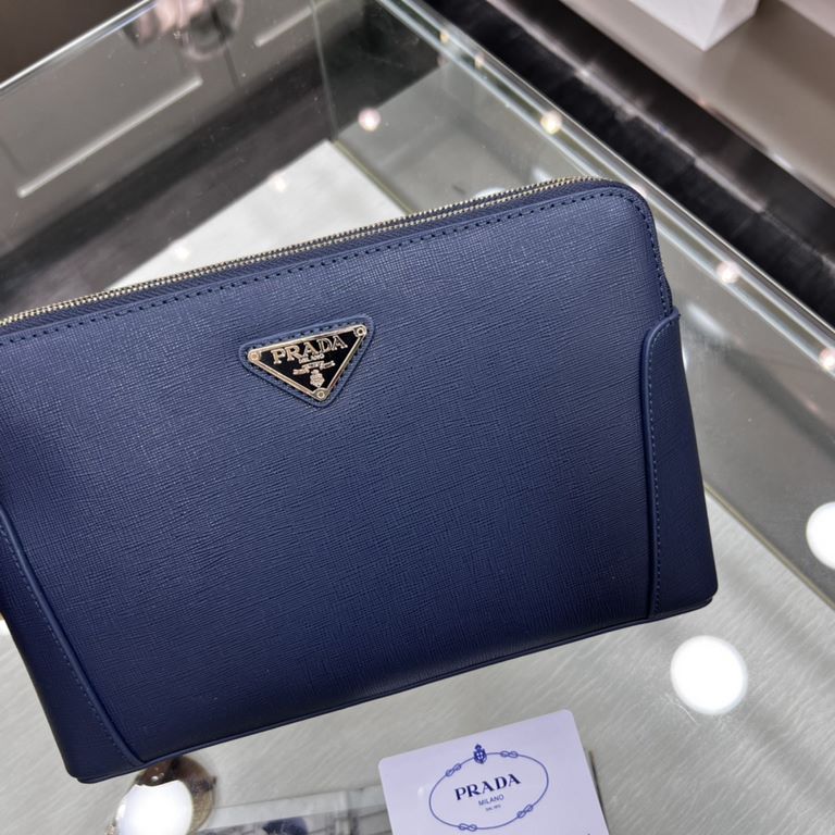 PRADA Prada New Clutch Bag Made of imported cross grain cowhide, top polished stainless steel finish metal accessories, front exterior triangle enamel logo, double pull double lock design more practical and safe, simple 