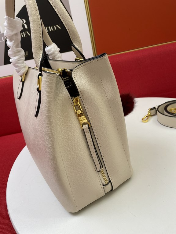 New   New Prada 2107 Hot Hot Hot Hot The King of the Aura The King of Versatility A million years will never be out of fashion Handheld, crossbody A must-have for all seasons Harnessing any style The market's exclusive p