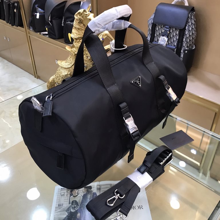 New PRADA (Prada 2VC015   ) unisex tarpaulin with head layer cross grain cowhide travel bag. Can shoulder can be hand-carried, side zipper bag, bag type do super good, large capacity, carry up relatively lightweight, bac