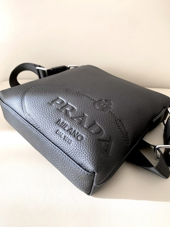 Original     New  Prada men's top quality handbag crossbody bag   counter hot selling explosive models,   please recognize the leather and details,   high-end atmosphere   upscale  Original quality  Original cowhide     