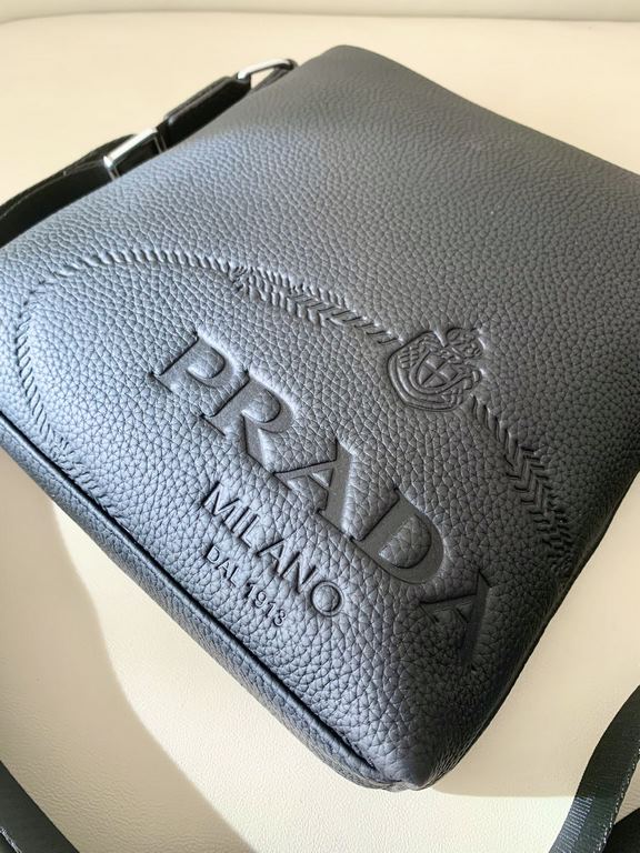 Original     New  Prada men's top quality handbag crossbody bag   counter hot selling explosive models,   please recognize the leather and details,   high-end atmosphere   upscale  Original quality  Original cowhide     