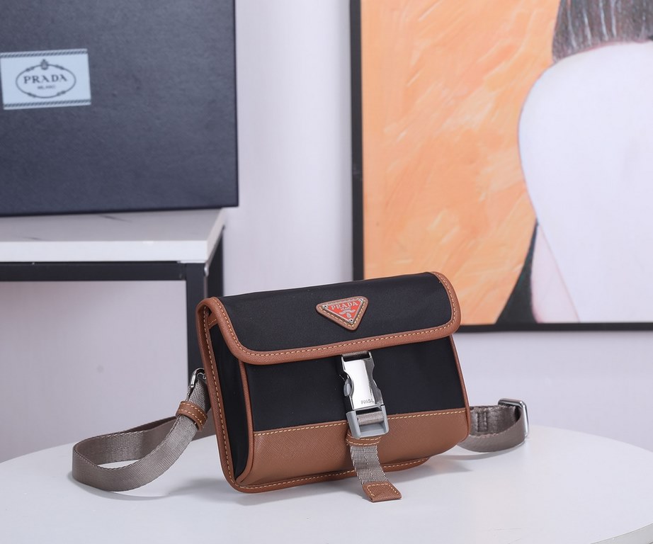 The new mini messenger bag with original box is shipped out  2ZH108   !The mini messenger bag shape is super unique and definitely worth getting for the small bag trend that's super popular right now! And it has an inexp