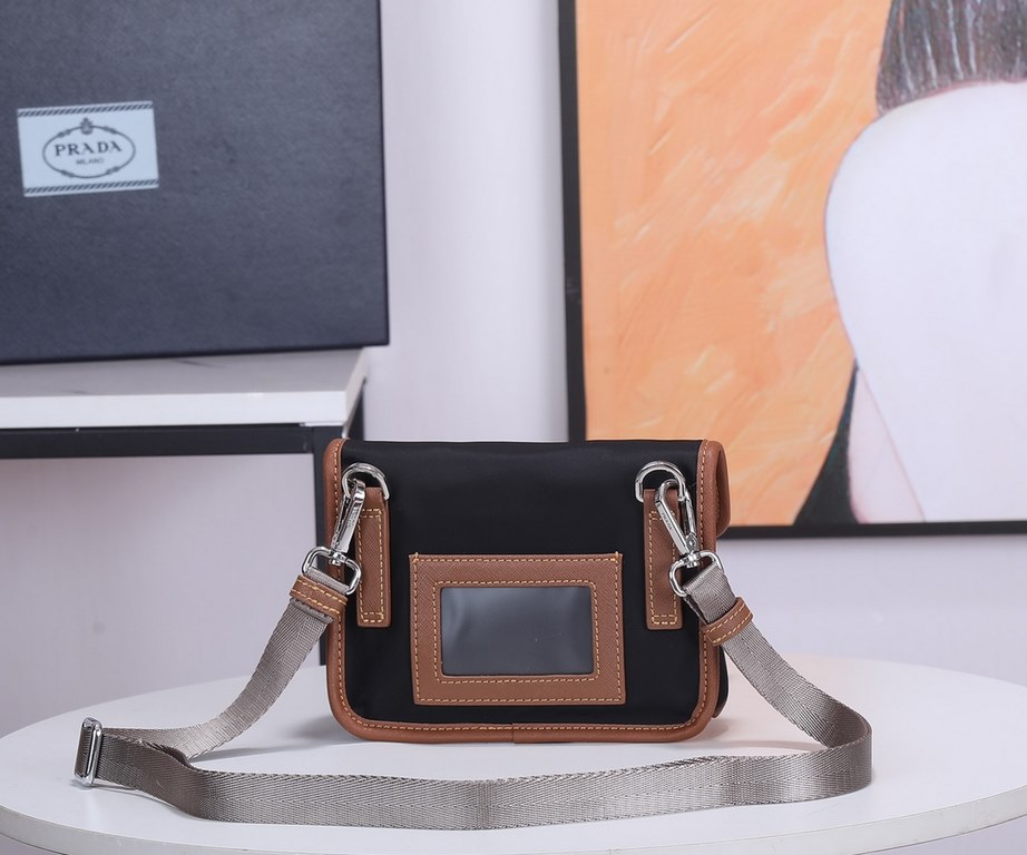 The new mini messenger bag with original box is shipped out  2ZH108   !The mini messenger bag shape is super unique and definitely worth getting for the small bag trend that's super popular right now! And it has an inexp