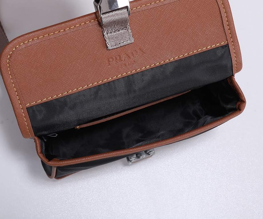 The new mini messenger bag with original box is shipped out  2ZH108   !The mini messenger bag shape is super unique and definitely worth getting for the small bag trend that's super popular right now! And it has an inexp