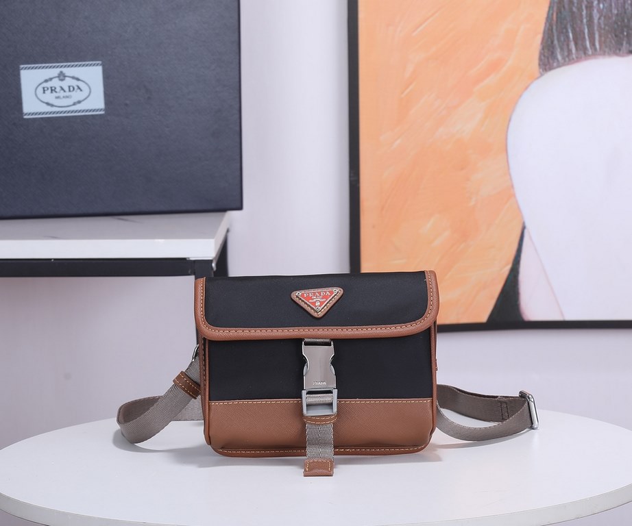 The new mini messenger bag with original box is shipped out  2ZH108   !The mini messenger bag shape is super unique and definitely worth getting for the small bag trend that's super popular right now! And it has an inexp