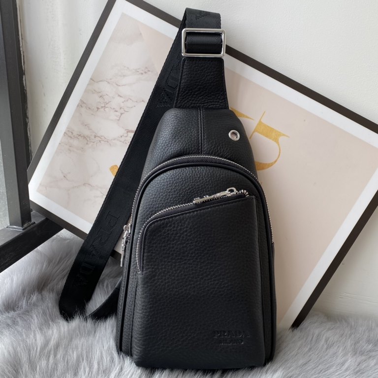 , Prada Men's Bags Chest Bags  Exclusively for Men Tend to be simple and focused Leather is destined to be the focus Imported cowhide Leather Calm and low-profile Practical business style   As a men's basic items are mos