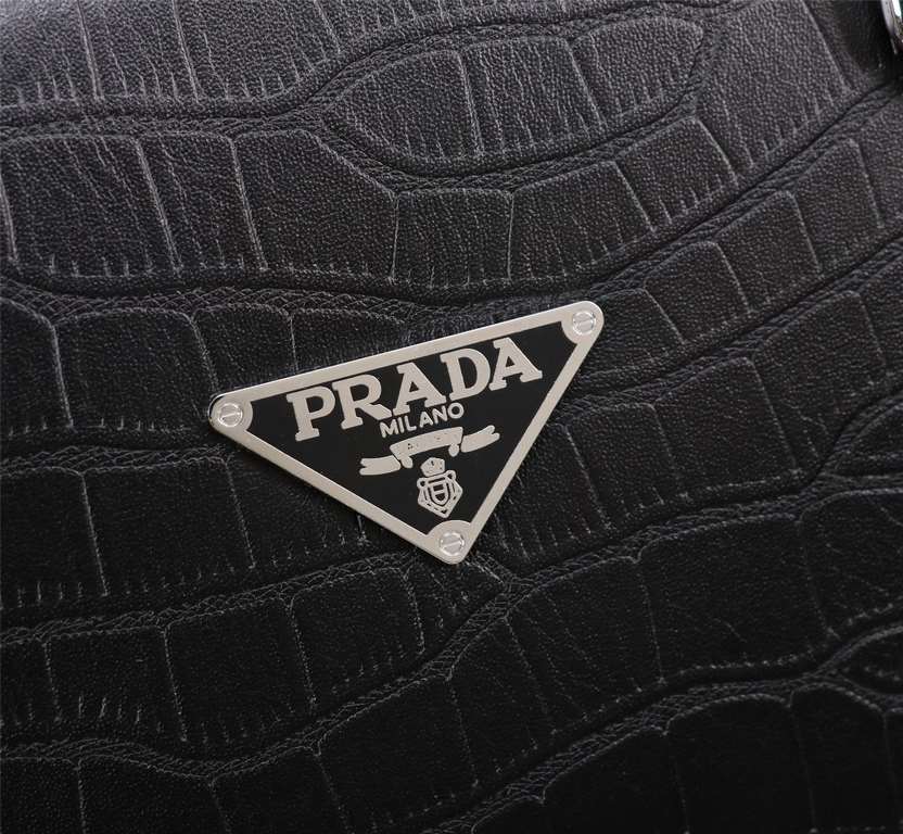 【Top Original Quality】 2022 Newest Prada Briefcase The original European imported cowhide outlines the iconic lines, made with imported equipment, fashionable and trendy, counter quality, more zipper pockets and internal