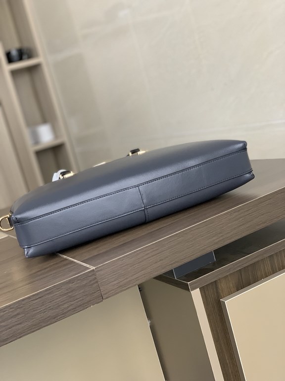 Top counter rats high-end goods 2023 latest fire models Prada imported flower leather pattern code lock handheld briefcase fire models a large number of shipments, clamoring counter goods   top original single goods   pa