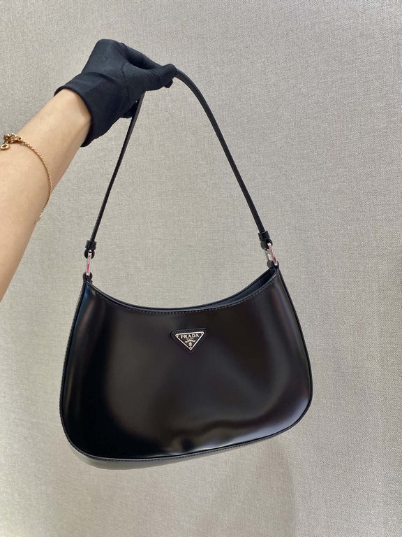 With counter box   new underarm bag   2021 new vintage underarm bag    This year's hot retro models armpit bag has been very popular, the leather is delicate and smooth Shaped bag design and cool and stylish, the capacit