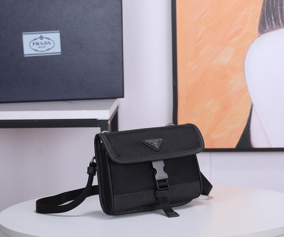 The new mini messenger bag with original box is shipped out  2ZH108   !The mini messenger bag shape is super unique and definitely worth getting for the small bag trend that's super popular right now! And it has an inexp