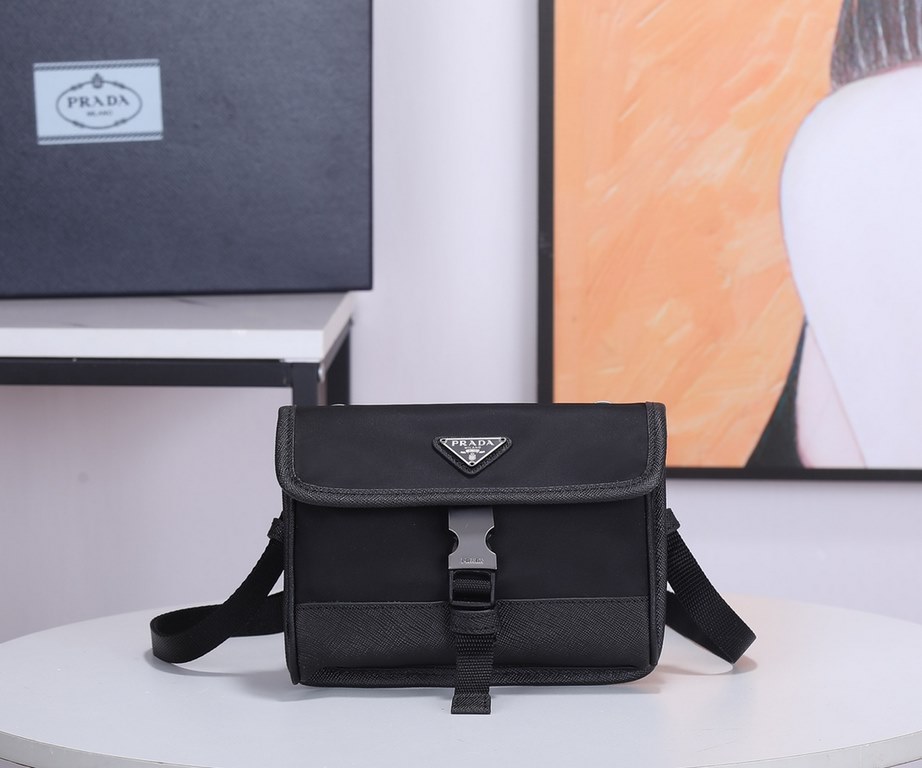 The new mini messenger bag with original box is shipped out  2ZH108   !The mini messenger bag shape is super unique and definitely worth getting for the small bag trend that's super popular right now! And it has an inexp