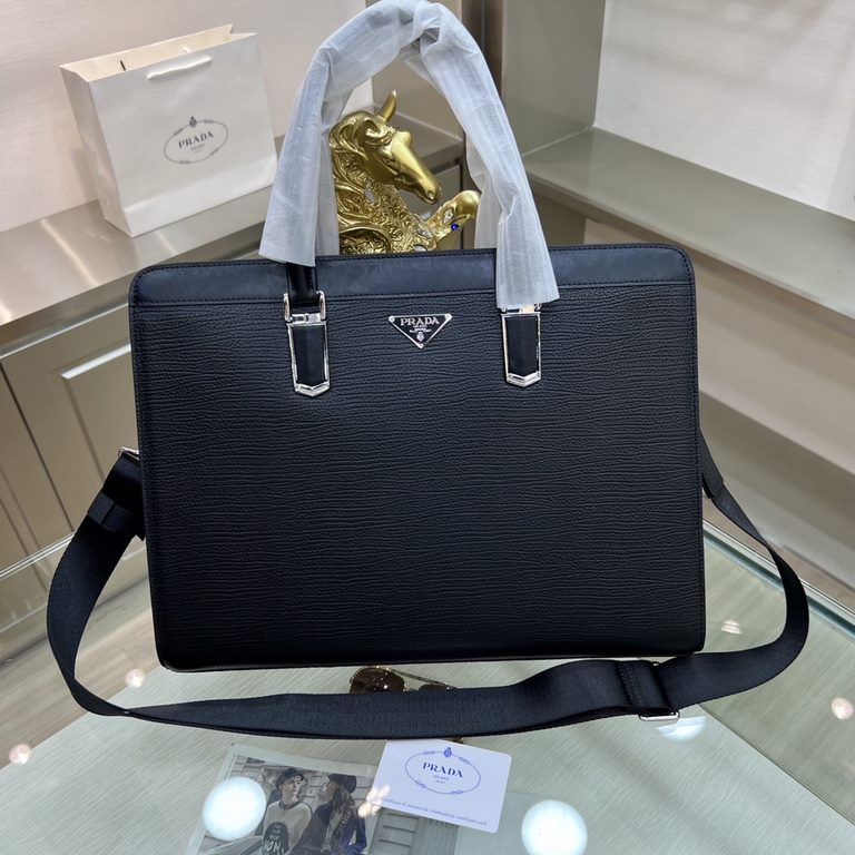 PRADA   Prada new men's stereotypical briefcase, made of imported first layer stereotypical cowhide leather, with top hardware, with a combination lock, in the briefcase series is really the best. Businessmen and trendse