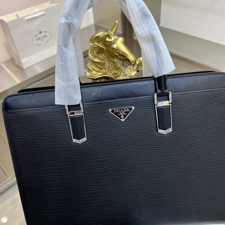 PRADA   Prada new men's stereotypical briefcase, made of imported first layer stereotypical cowhide leather, with top hardware, with a combination lock, in the briefcase series is really the best. Businessmen and trendse