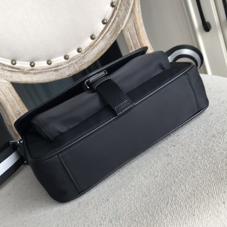 Top counter mouse goods 2022 latest style Prada nylon cloth with leather crossbody bag universal models super hot mass shipment pull, clamoring counter goods   top original single goods   paper talking about bragging rig