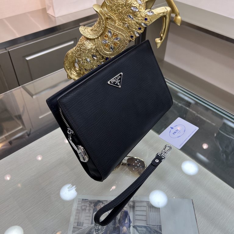 PRADA Prada New Clutch Bag Made of imported head layer shaped cowhide leather, top polished stainless steel finish metal accessories , front exterior triangular enamel logo, simple and generous business Successful men's 