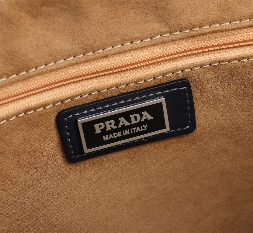 【Top Original Quality】 2022 Newest Prada Briefcase The original European imported cowhide outlines the iconic lines, made with imported equipment, fashionable and trendy, counter quality, more zipper pockets and internal