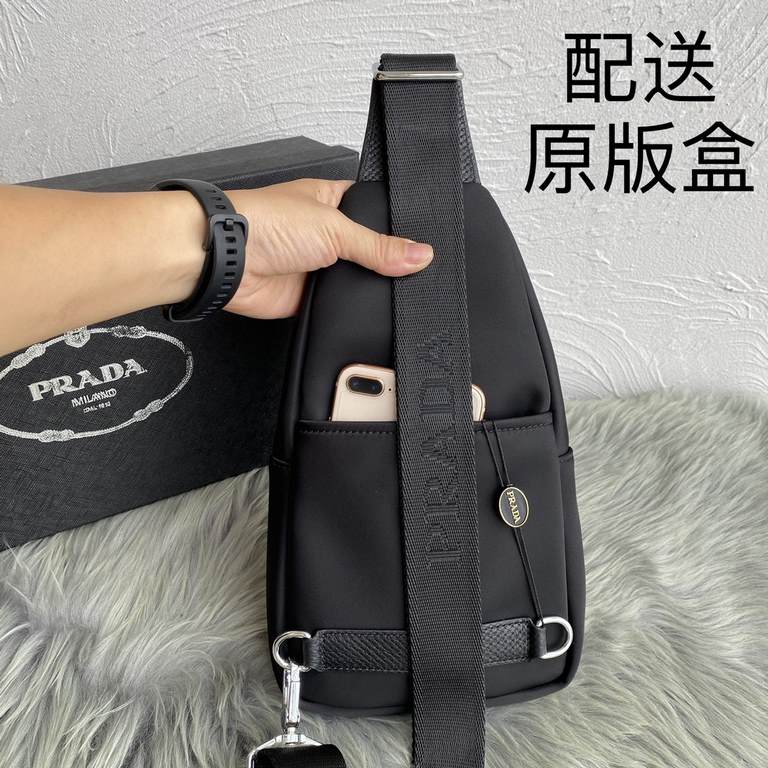 Prada's newest style, men's chest bag   original single quality Made of imported nylon cloth lightweight, comfortable, smooth texture, delicate feel Noble hardware Low-profile luxury connotation Fashion casual handsome C