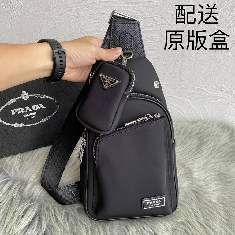 Prada's newest style, men's chest bag   original single quality Made of imported nylon cloth lightweight, comfortable, smooth texture, delicate feel Noble hardware Low-profile luxury connotation Fashion casual handsome C