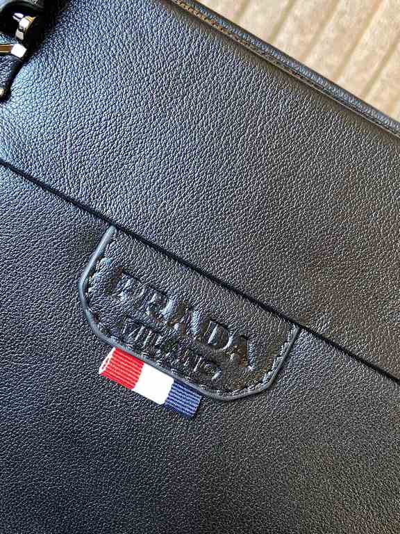 A98-3 Prada original single head layer cowhide briefcase men's bag crossbody bag using exquisite inlaid fine work, classic hundred physical photography original fabrics high-end quality with dust bag 37286