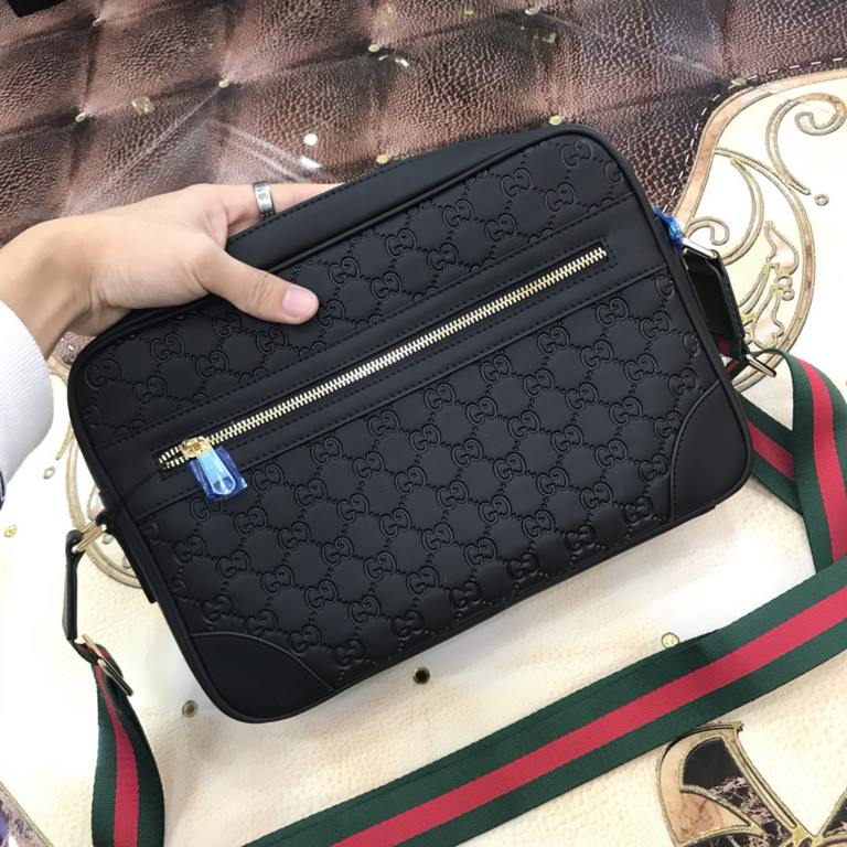 GU古CCI】 最新爆款 Gucci   latest men's bags   using top grade cowhide leather, leather is soft and feels great Full leather production Prada special lining Exquisite details of workmanship High-end and practical on the body e