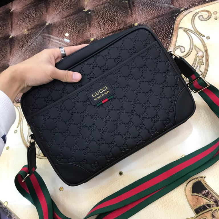 GU古CCI】 最新爆款 Gucci   latest men's bags   using top grade cowhide leather, leather is soft and feels great Full leather production Prada special lining Exquisite details of workmanship High-end and practical on the body e