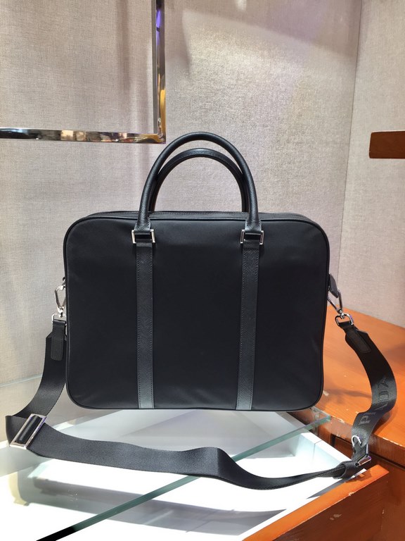 Upgrade Board 2VE871 Briefcase  using imported Saffiano cross grain cowhide and nylon fabric, removable adjustable nylon shoulder strap design, but also can be hand-held, looks more fashionable, the favorite is the shoul