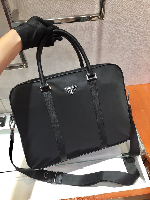 Upgrade Board 2VE871 Briefcase  using imported Saffiano cross grain cowhide and nylon fabric, removable adjustable nylon shoulder strap design, but also can be hand-held, looks more fashionable, the favorite is the shoul