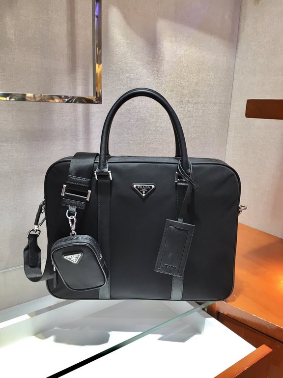 Upgrade Board 2VE871 Briefcase  using imported Saffiano cross grain cowhide and nylon fabric, removable adjustable nylon shoulder strap design, but also can be hand-held, looks more fashionable, the favorite is the shoul