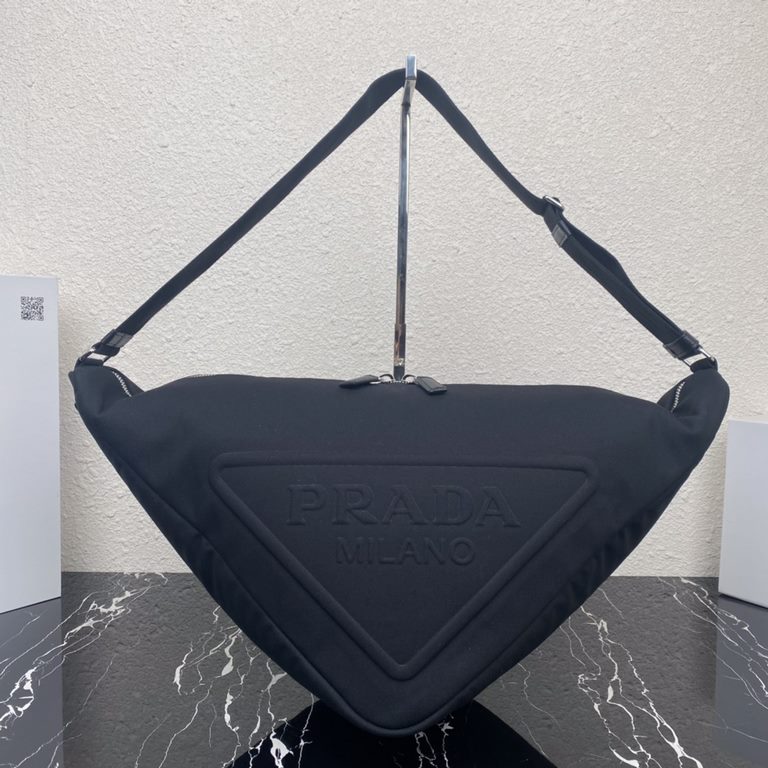 【Top Original】   Canvas Big Triangle Bag  2VY007   The whole network chasing the explosion of the big triangle bag to come   This multifunctional triangular canvas crossbody bag is reinterpreted in a novel way, with adju