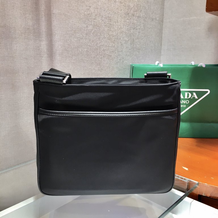 New 3-in-1  Arrival Arrival New 3-in-1 combo men's crossbody bag   Model No. 2VH110 Extremely representative of the nylon triangle label elements Simple latest triangle label decoration, and does not compress the space ,