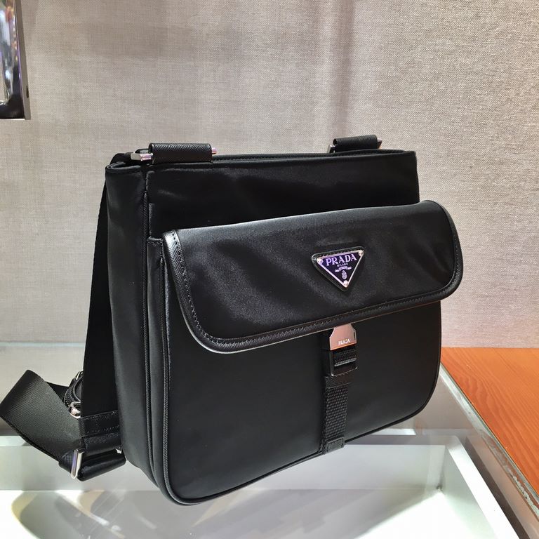 New 3-in-1  Arrival Arrival New 3-in-1 combo men's crossbody bag   Model No. 2VH110 Extremely representative of the nylon triangle label elements Simple latest triangle label decoration, and does not compress the space ,