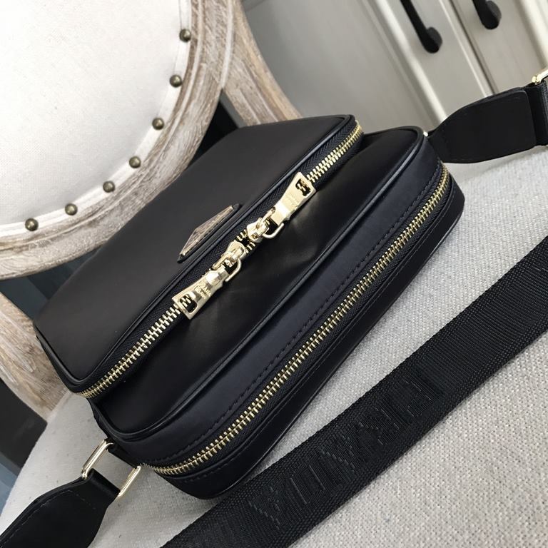 Top counter mouse goods 2022 latest style Prada nylon cloth satchel super hot models large shipments pull, clamoring counter goods  top original single goods  paper talking about bragging rights we will not, please let t