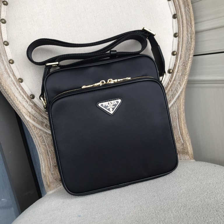 Top counter mouse goods 2022 latest style Prada nylon cloth satchel super hot models large shipments pull, clamoring counter goods  top original single goods  paper talking about bragging rights we will not, please let t