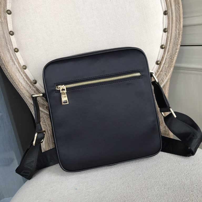 Top counter mouse goods 2022 latest style Prada nylon cloth satchel super hot models large shipments pull, clamoring counter goods  top original single goods  paper talking about bragging rights we will not, please let t