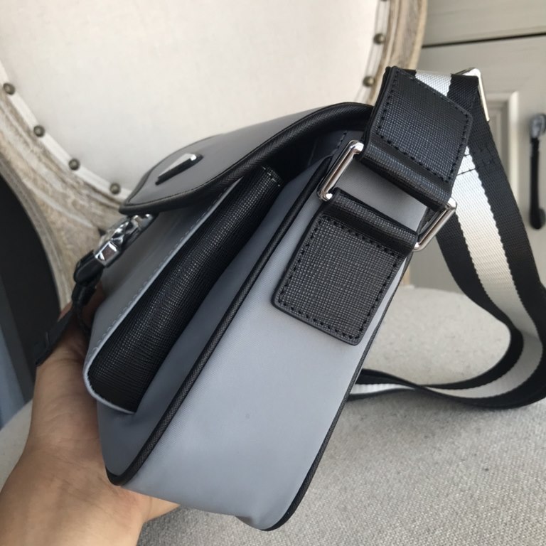 Top counter mouse goods 2022 latest style Prada nylon cloth with leather crossbody bag universal models super hot mass shipment pull, clamoring counter goods   top original single goods   paper talking about bragging rig