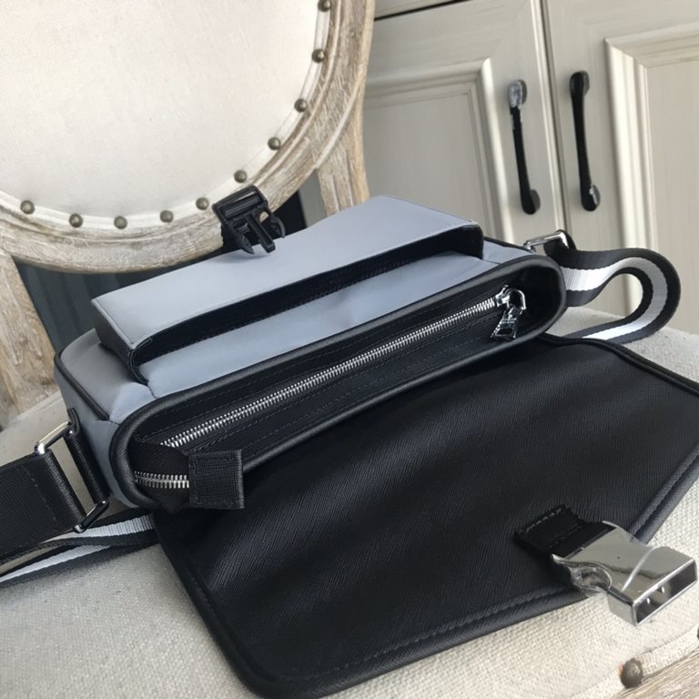 Top counter mouse goods 2022 latest style Prada nylon cloth with leather crossbody bag universal models super hot mass shipment pull, clamoring counter goods   top original single goods   paper talking about bragging rig