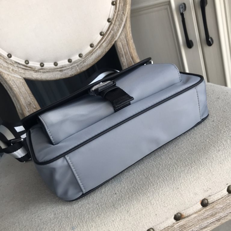 Top counter mouse goods 2022 latest style Prada nylon cloth with leather crossbody bag universal models super hot mass shipment pull, clamoring counter goods   top original single goods   paper talking about bragging rig