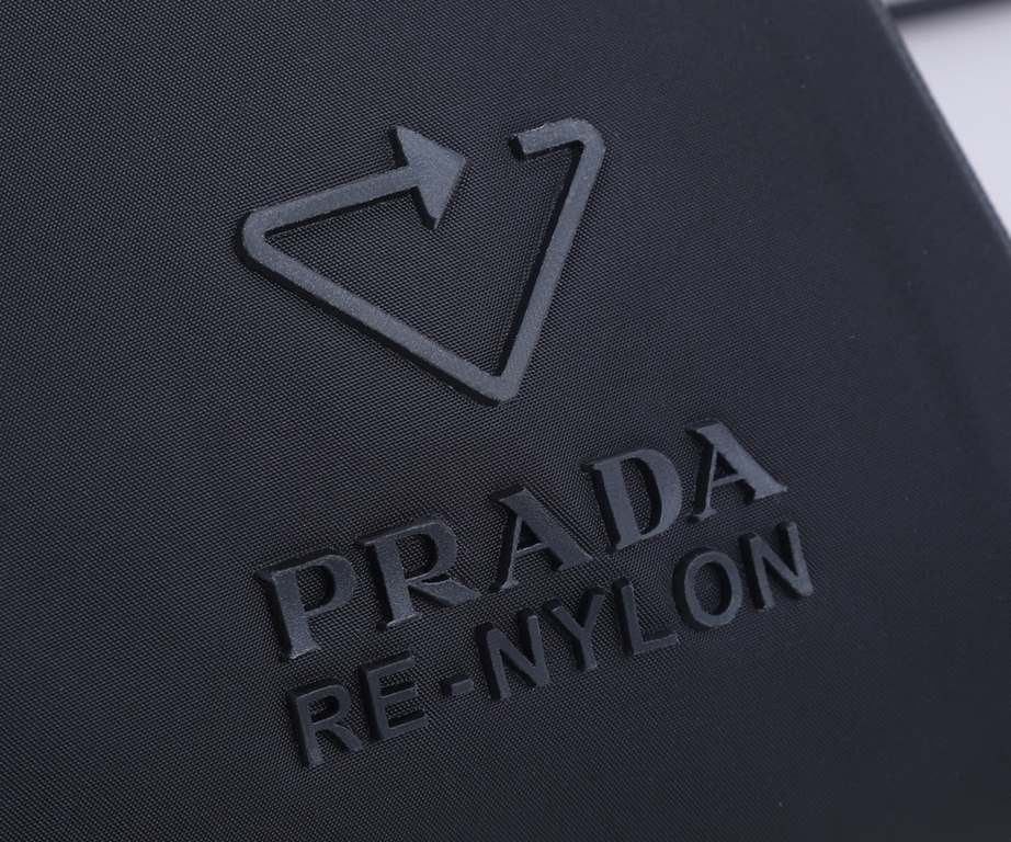 Batch Prada Prada    original single goods travel bag   handbag, model 2VC007A plus environmental protection glue mark, using the original tarpaulin material, feel superb original quality   top workmanship electroplating