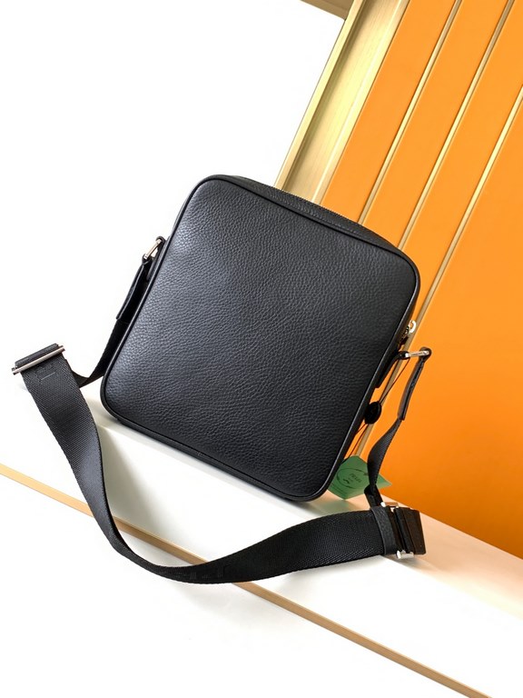 The original official crossbody bag Model VE2022-3 # top original single goods Prada counter the latest models, high-end atmosphere, fashion and taste, the latest top counter natural 繂 deerskin, feel soft thickness enoug