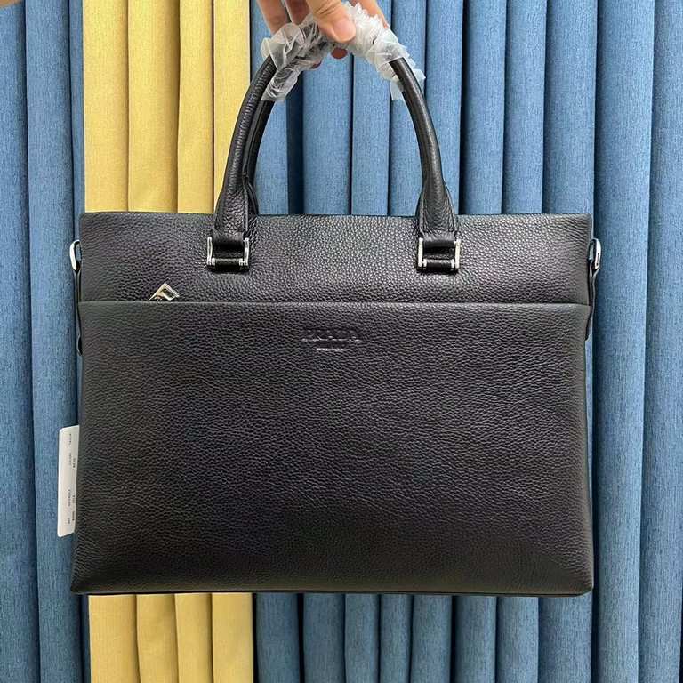 Prada]Prada手提斜挎公文包Model 8168Size 39-27-6Counter new    Heavy hit replica   original leather replica   leather super soft   super large capacity   customized counter original hardware  smooth zipper    perfect craftsmansh