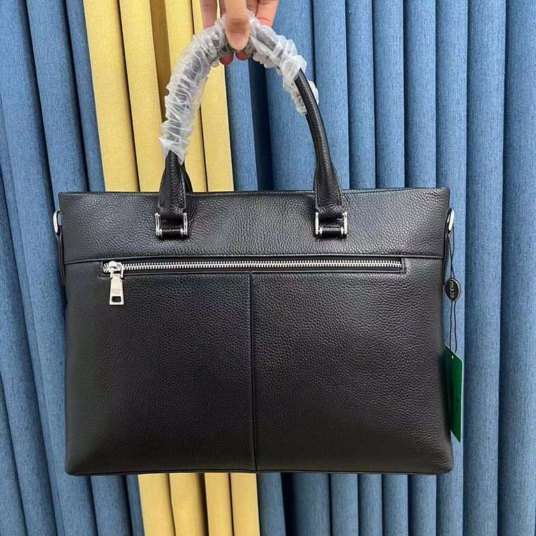 Prada]Prada手提斜挎公文包Model 8168Size 39-27-6Counter new    Heavy hit replica   original leather replica   leather super soft   super large capacity   customized counter original hardware  smooth zipper    perfect craftsmansh