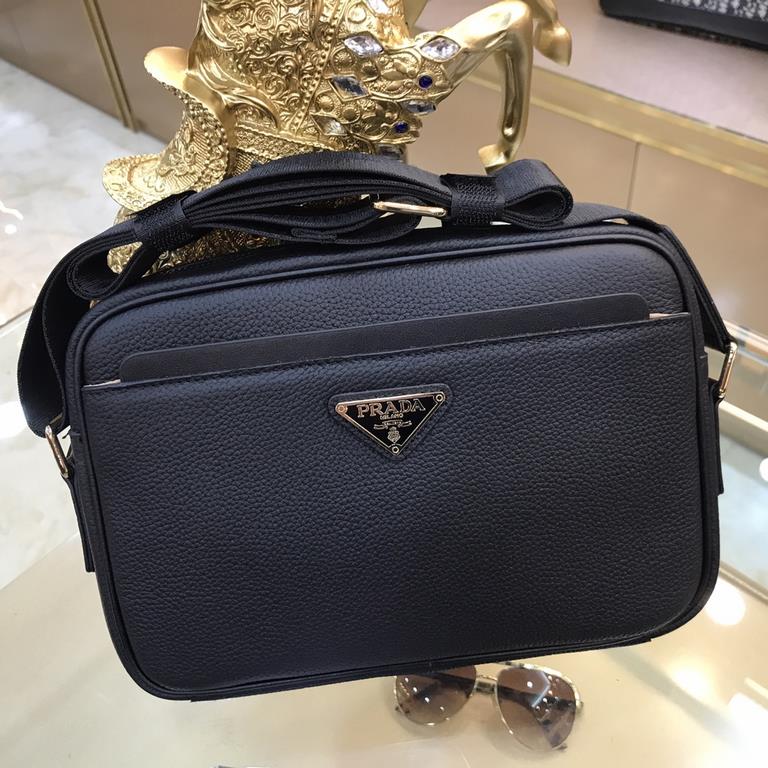 PRADA Prada new shoulder single bag official website with out step goods, fashionable style, high The new Prada shoulder bag is the same as the official website! The use of first layer of imported leather cattle with the