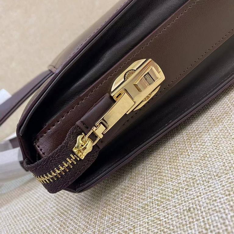 Out of the shipment [Heyha] P family password lock briefcase Genuine YKK hardware, get your hands on you understand how good Italy    imported cowhide (market exclusivity), removable shoulder straps, the size of the body