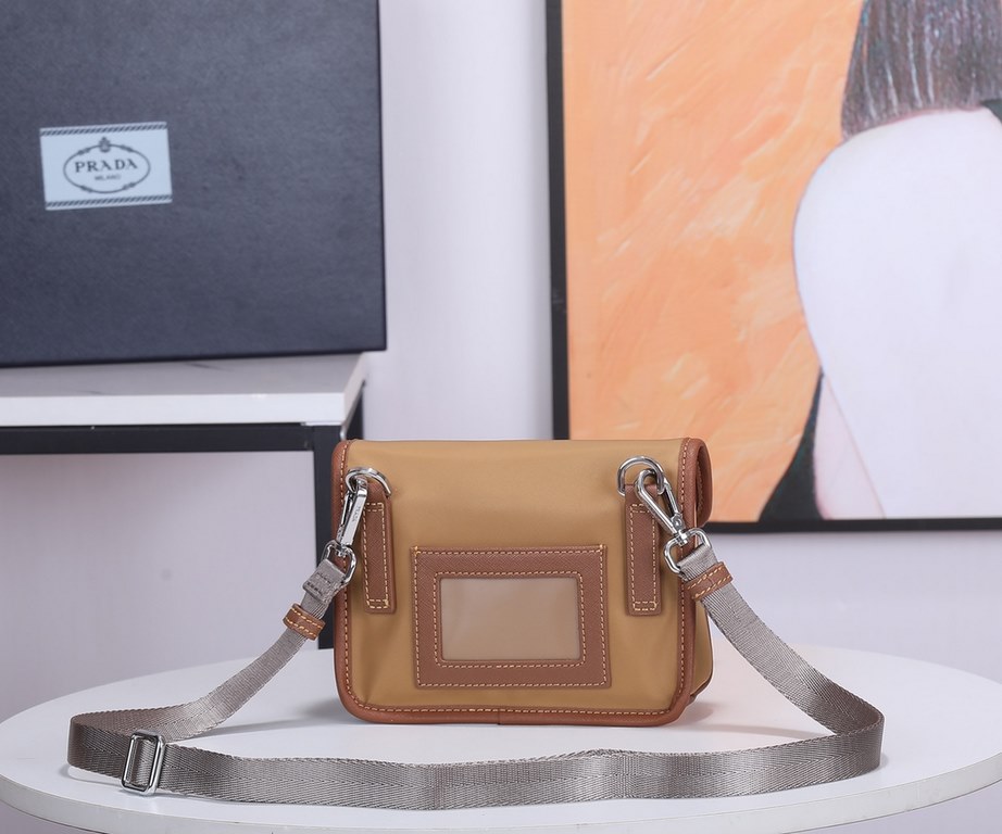 The new mini messenger bag with original box is shipped out  2ZH108   !The mini messenger bag shape is super unique and definitely worth getting for the small bag trend that's super popular right now! And it has an inexp